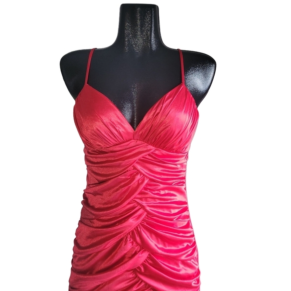 City Triangles Red Ruched Bodycon Cocktail Dress L - Picture 2 of 8